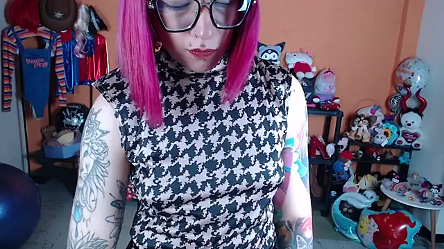 MissMiia2: онлайн-секс-чат