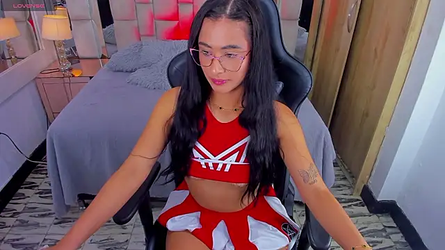 ZOEBARLOWE's Live XXX Chat