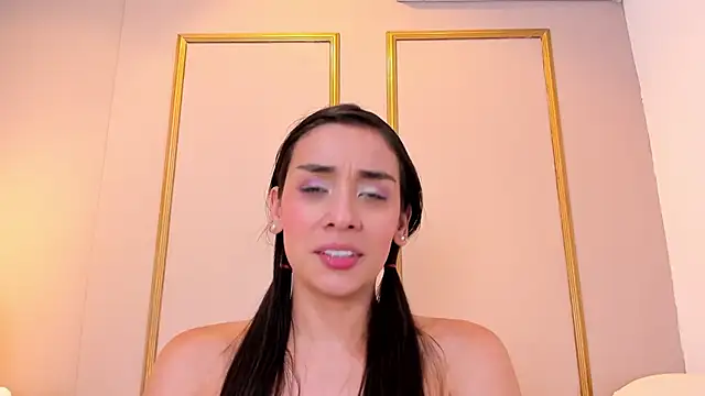 NahimiThompson's Live XXX Chat