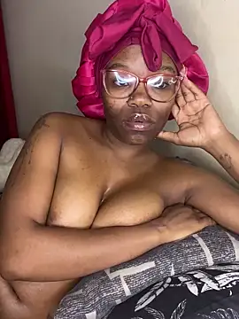 YummyMelanin117 live XXX chat