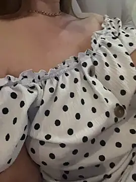 Milana8263 Adlı Modelin Canlı XXX Sohbeti