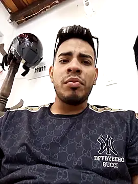 Show modela Moreno_latino_sex na web-kameri