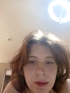 LucyRea Chat XXX in diretta