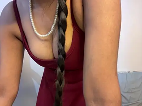 Suvi-5 Live XXX Chat