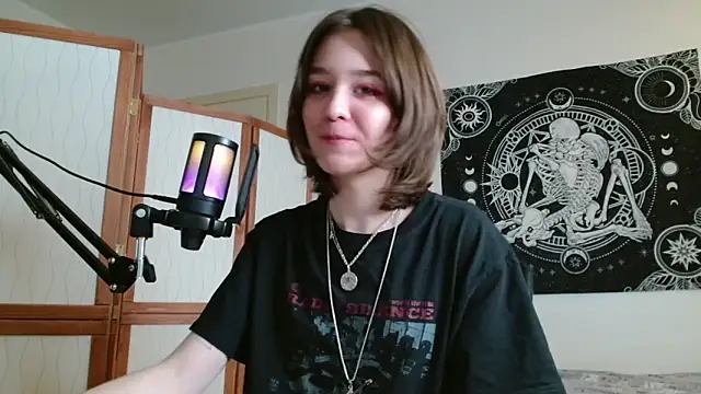 Mysterious_Toy Show in webcam