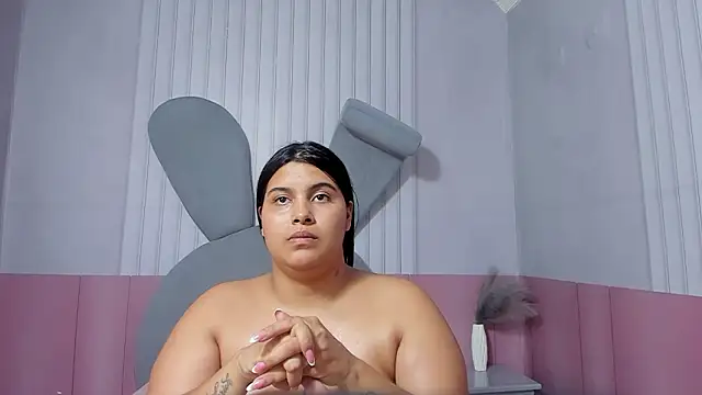 Show de Tamy_Curves na webcam