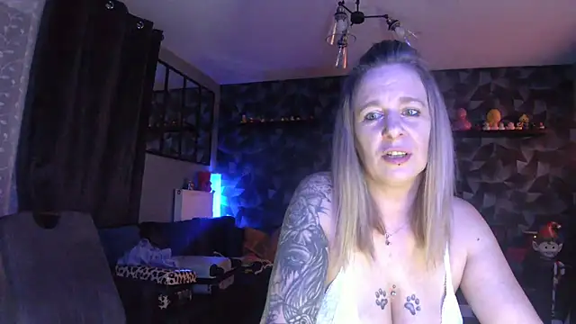 XXX chat uživo modela Delichieuse5