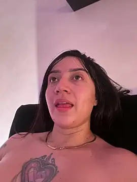 EmmyEvans1 Adlı Modelin Canlı XXX Sohbeti