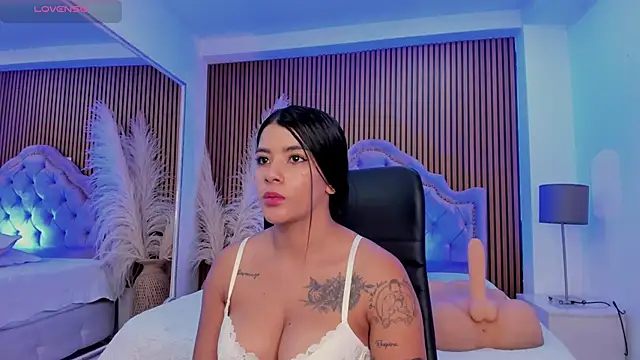 SelenaStonne Adlı Modelin Canlı XXX Sohbeti