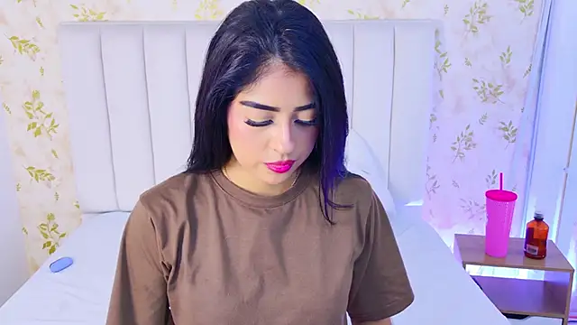 Mia-Monroe Adlı Modelin Canlı XXX Sohbeti