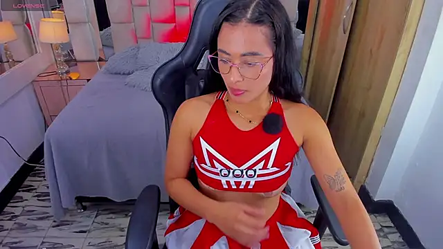 ZOEBARLOWE Adlı Modelin Canlı XXX Sohbeti