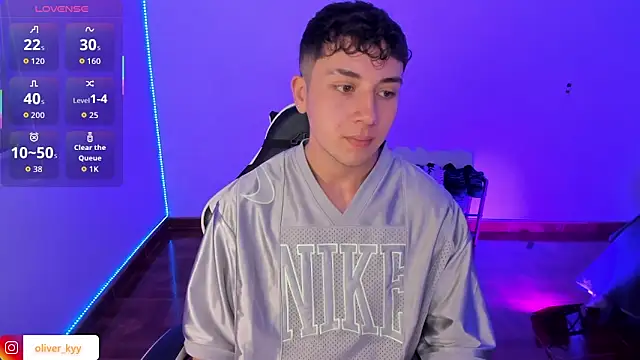 Онлайн чат XXX oliver_kyy