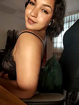 FallsForHerSmile Live XXX-Chat