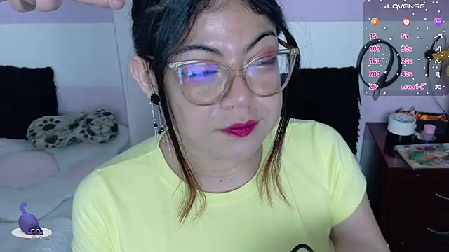 Catwhite_ élő XXX-chatje