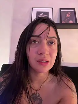 EmmyEvans1 Adlı Modelin Canlı XXX Sohbeti