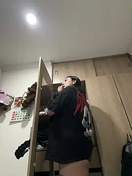 Abril_Luv 即時 XXX 聊天