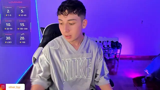 oliver_kyy Chat XXX in diretta