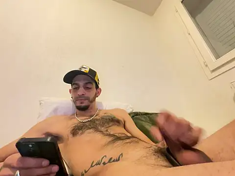 Chatroom XXX en direct de Rebeu313