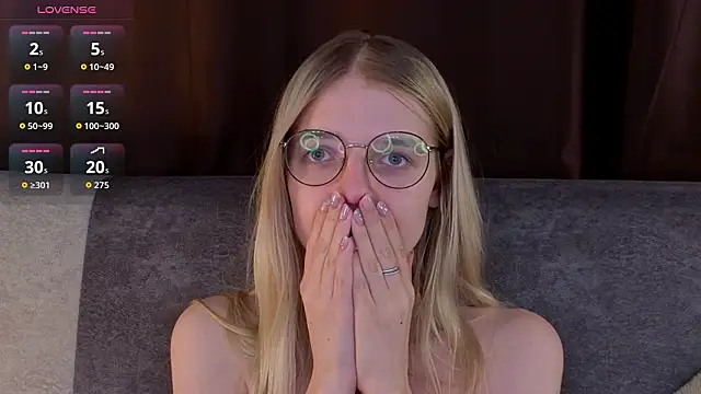 Онлайн чат XXX MonicaShiny