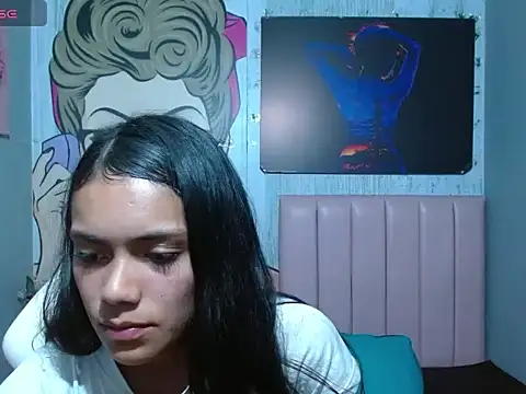 cora_desirers707 élő XXX-chatje