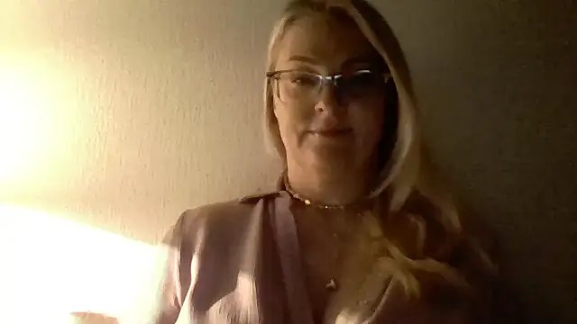 Emilia99 Live XXX-chat