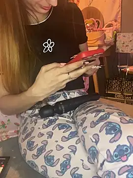 Chatroom XXX en direct de LaPetitechienne1