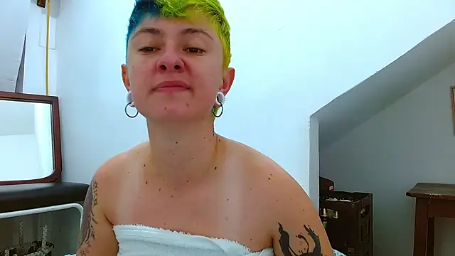 XXX chat uživo modela tomboyblue