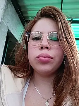 aurora_sky11 élő XXX-chatje