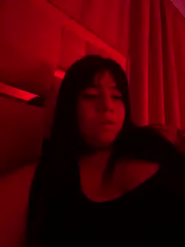 XXX chat uživo modela Luna_bigtitss777