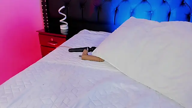 Melany_Luv: онлайн-секс-чат