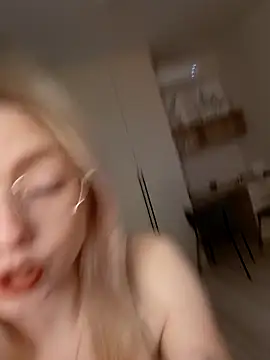 Chatroom XXX en direct de caressyourself