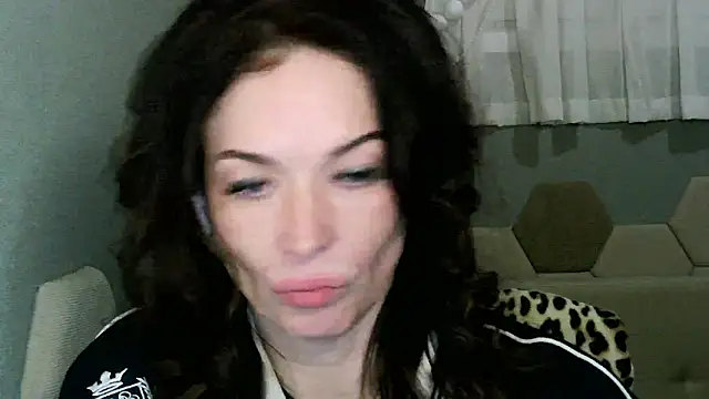 Chatroom XXX en direct de Alice_Ayra