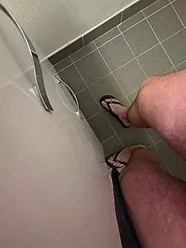 NuclearValue40's Live XXX Chat