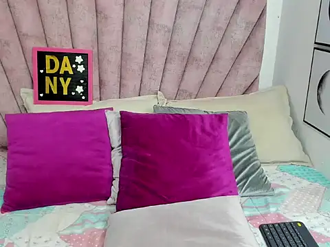 Онлайн чат XXX danibellucii_