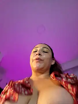 VickyHoult: онлайн-секс-чат