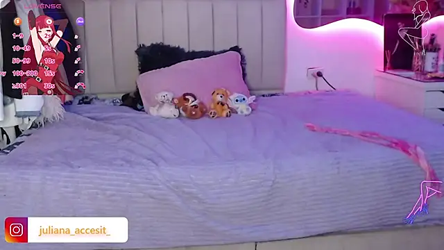 caroline_cossei: διαδικτυακό σόου στην κάμερα