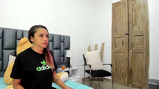 valeriasweet_ élő XXX-chatje