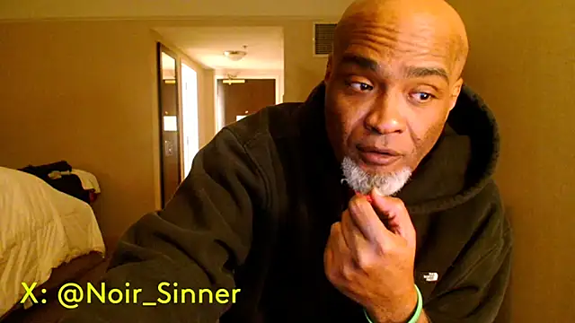 Pertunjukan Kamera Web sinnernoir