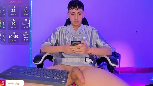 oliver_kyy live XXX chat