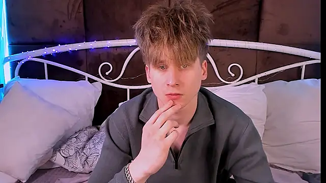 ScottPierce live XXX chat