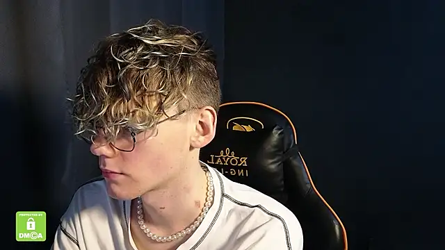 XXX chat uživo modela Keytaro