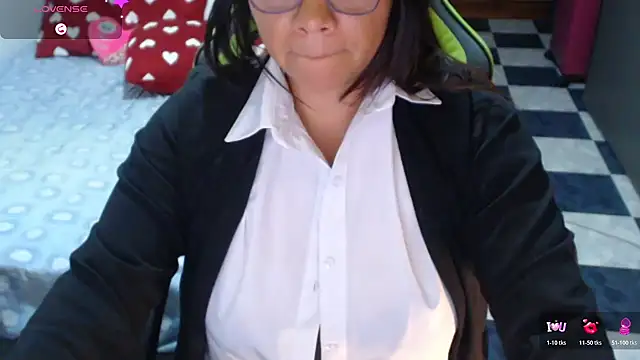 hiilarybrown: онлайн-секс-чат