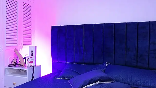 Laura_cap7: онлайн-секс-чат