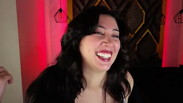 Luvienne Adlı Modelin Canlı XXX Sohbeti