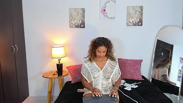 SarahCinnamon- Chat XXX in diretta