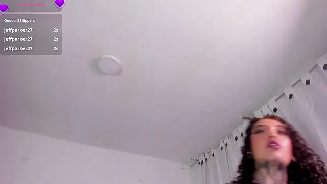 Chat +18 de Cata_green ao vivo