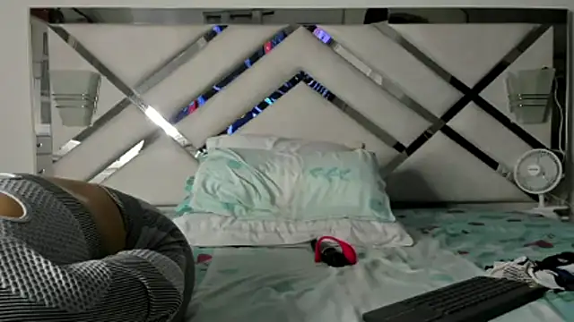 maybelline69 Adlı Modelin Canlı XXX Sohbeti