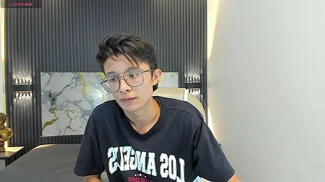 SantiagoRusso18's Live XXX Chat