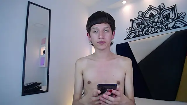 Emo_Boy_ Adlı Modelin Canlı XXX Sohbeti