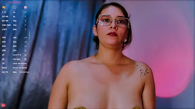 ScarlettRedsins Chat XXX in diretta